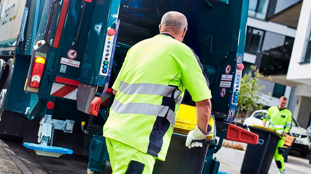 Tonne wird geleert Tonne wird geleert