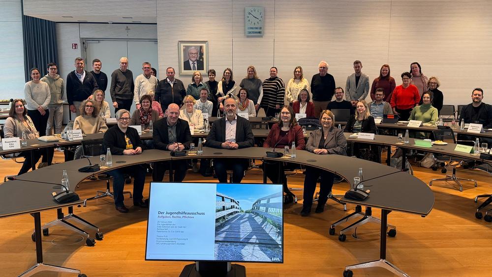 Gruppenbild im Ratssaal Gruppenbild im Ratssaal