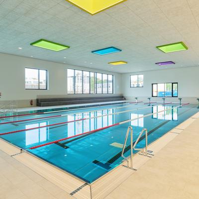 Sportbereich mit Sportbecken