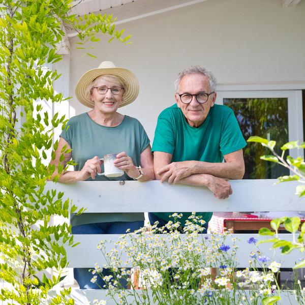 Senioren auf dem Balkon
