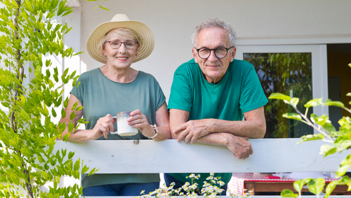 Senioren auf dem Balkon Senioren auf dem Balkon