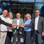 Schlüsselübergabe vor dem Eingang