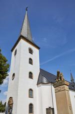 Kirche St. Maria Immaculata mit Kriegerdenkmal