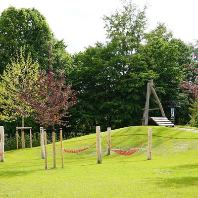 Hängematten, Tipi und Seilbahn