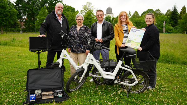 Gruppenbild auf der Wiese