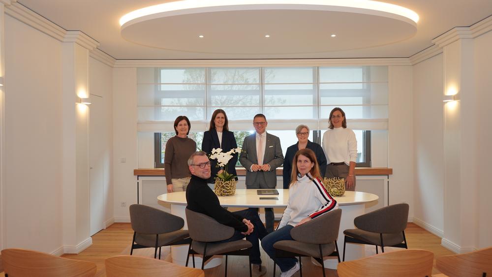 Gruppenbild im Trauzimmer