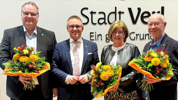 Gruppenbild mit Bürgermeister und Stellvertretern Gruppenbild mit Bürgermeister und Stellvertretern