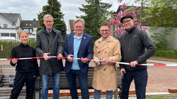 Das Band wird durchschnitten