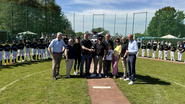 Baseballplatz Eröffnung