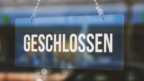 Schild mit der Aufschrift Geschlossen